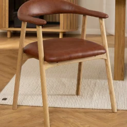 Emob Addi Esszimmerstuhl mit Armlehne in PU Retro Brandy 691B FR, Untergestell Eiche