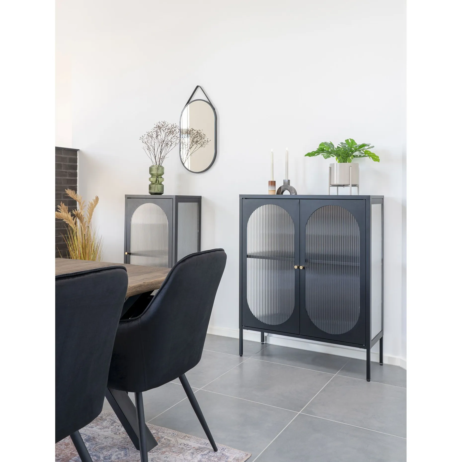 Adelaide Schwarzer Vitrinenschrank 90x35x110 cm
