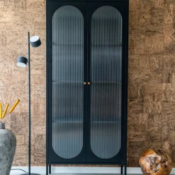 Adelaide Schwarzer Vitrinenschrank mit geriffelter Glastür