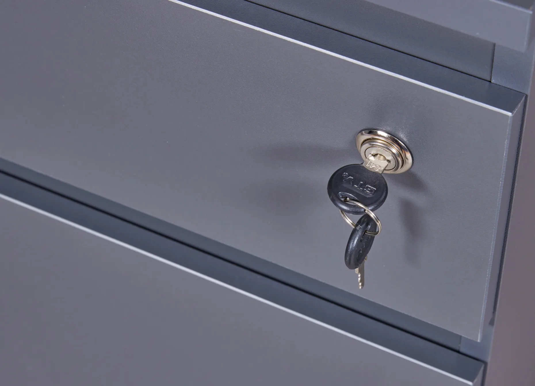 Aktenschrank File Guard | 44 x 51,3 x 76,9 cm | Spanplattenholz | Farbe: Anthrazit