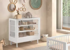 Babyzimmer Forrest: Babybett 70x140cm, Wickeltisch mit Wickelbrett, Kleiderschrank - Weißbuche