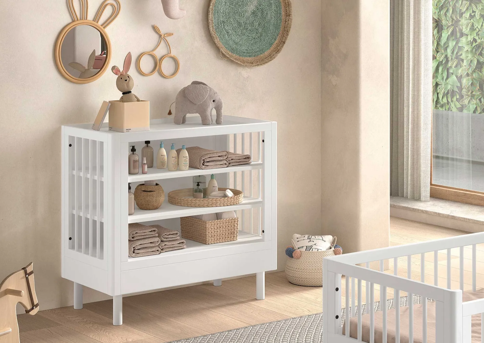 Babyzimmer Forrest: Babybett 70x140cm, Wickeltisch mit Wickelbrett, Kleiderschrank - Weißbuche