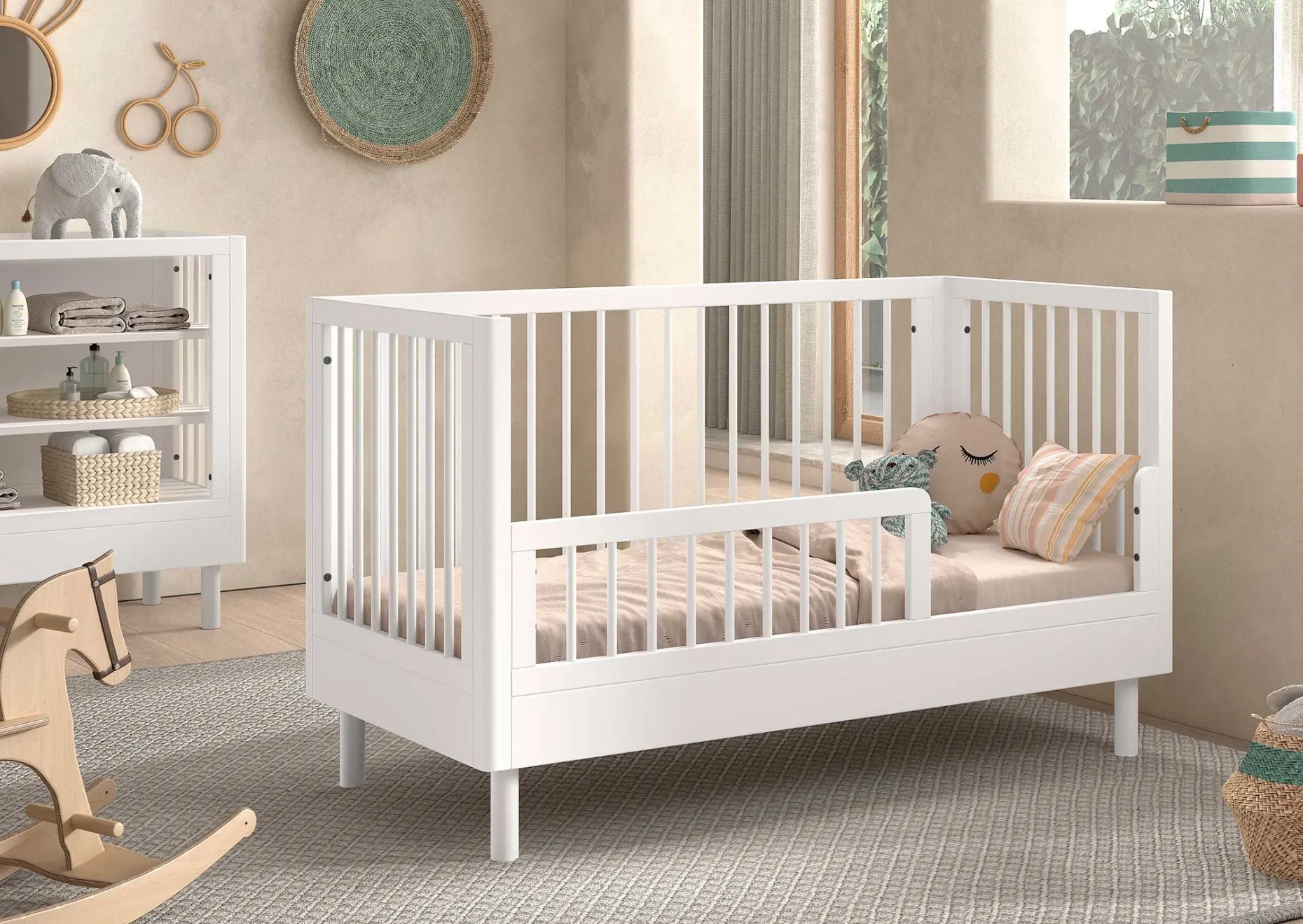 Babyzimmer Forrest: Babybett 70x140cm, Wickeltisch mit Wickelbrett, Kleiderschrank - Weißbuche
