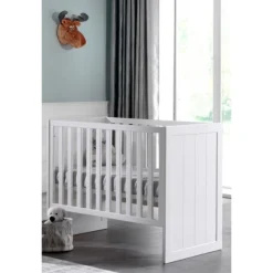 Kinder Vipack Babyzimmer-Set Erik - Dreitüriger Kleiderschrank, Kommode, Wickeltisch & Kinderbett - MDF/
