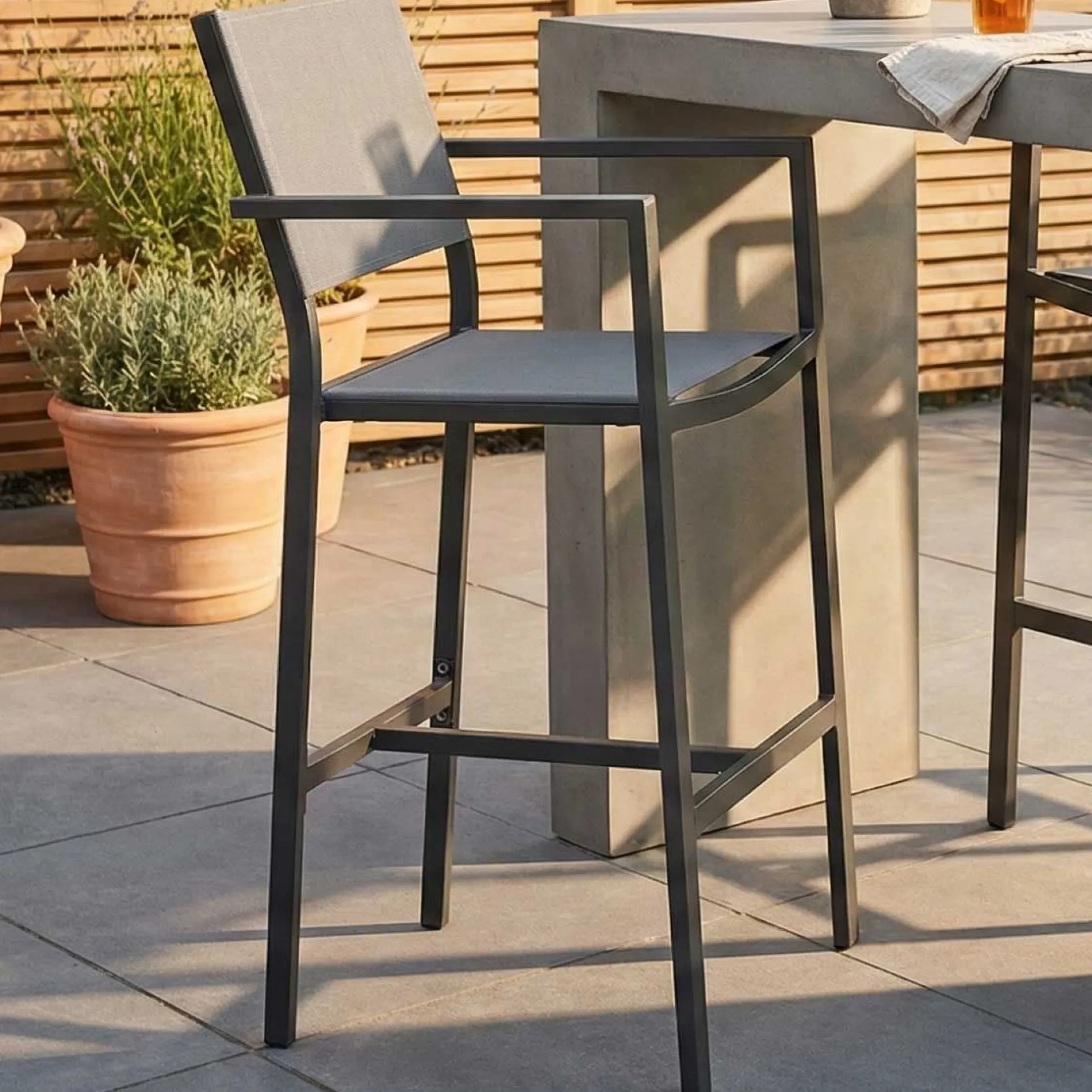 Gescova Barhocker Arianne - Aluminium anthrazit & Textil silbergrau