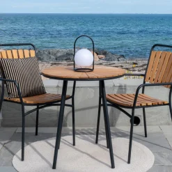 House Nordic Beistelltisch mit Teakholzplatte - Natur/Schwarz