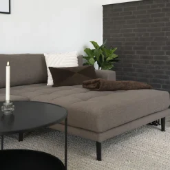 House Nordic es Lido Lounge Sofa rechts mit vier Kissen