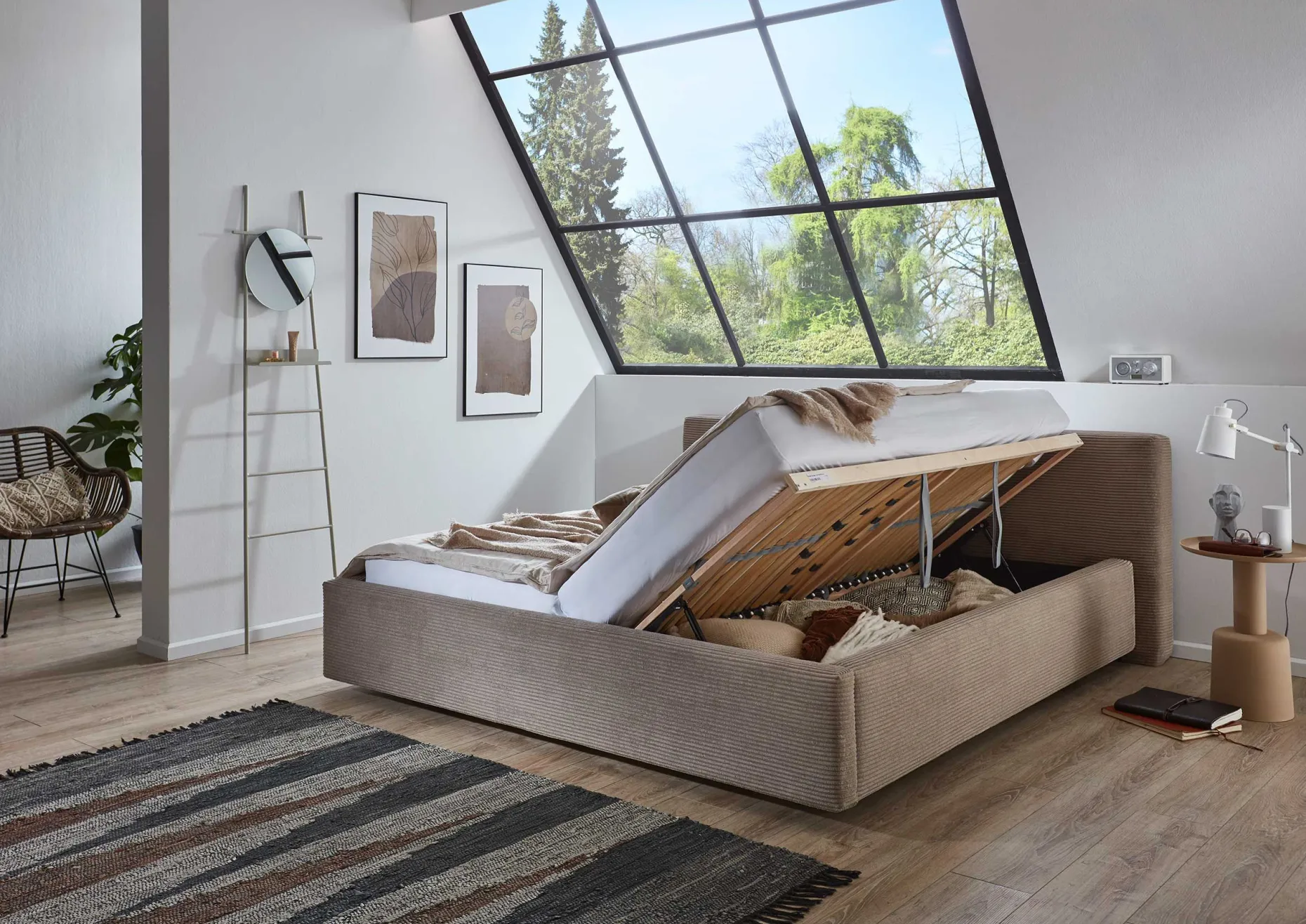 Doppelbett Kubrik 180x200cm mit Stauraum und Matratze - taupefarbener gerippter Samt