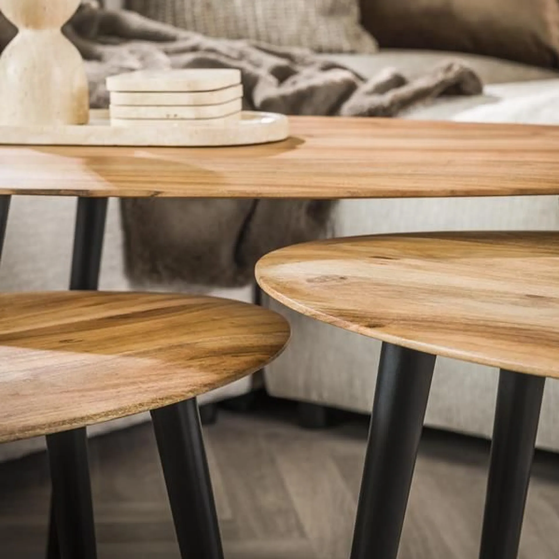 Emob 3er-Set Couchtische Auranne Akazie massiv