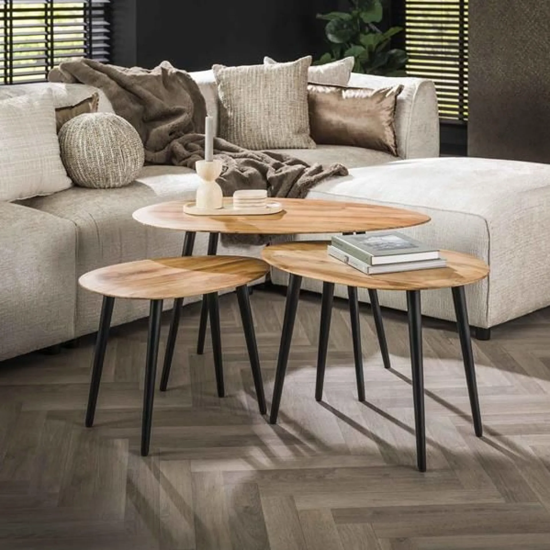 Emob 3er-Set Couchtische Auranne Akazie massiv