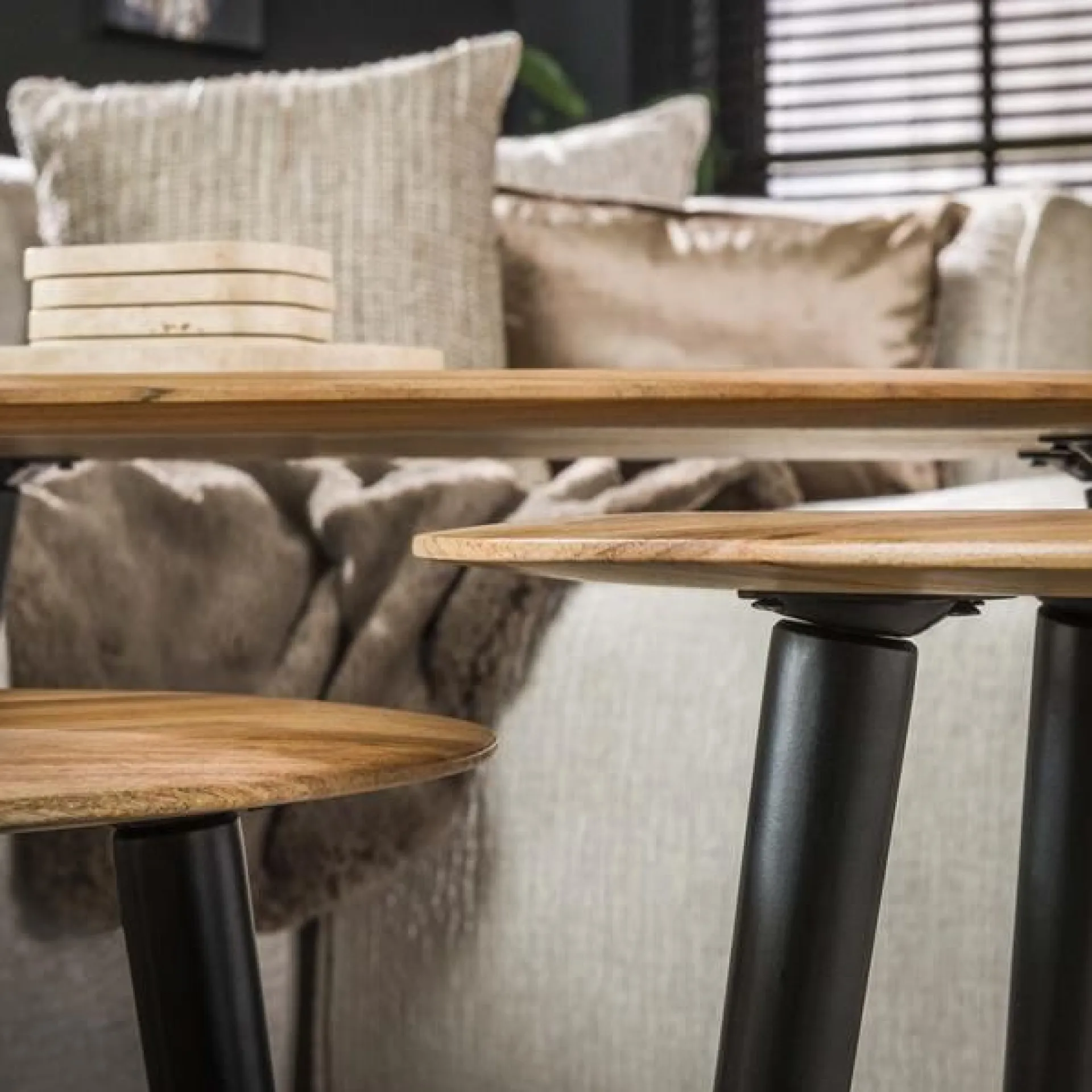 Emob 3er-Set Couchtische Auranne Akazie massiv
