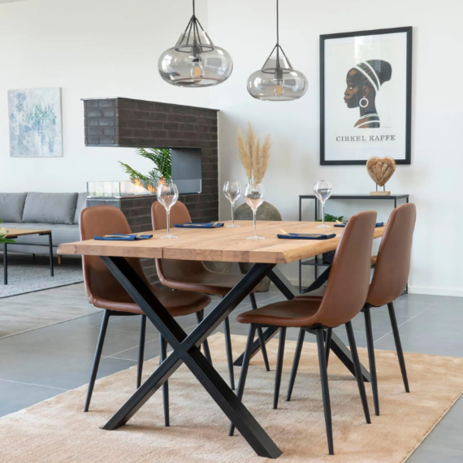 House Nordic Esstisch aus Eiche Natur mit gewellter Kante