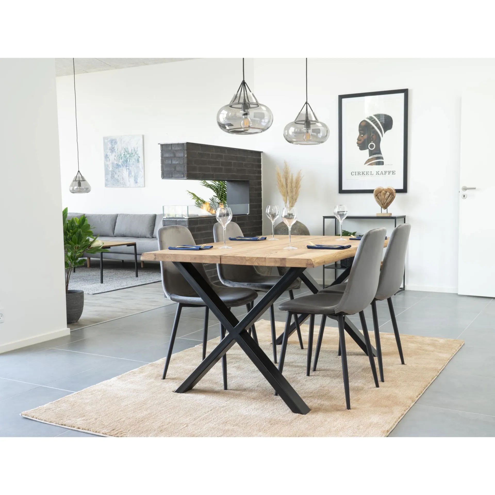 House Nordic Esstisch aus Eiche Natur mit gewellter Kante