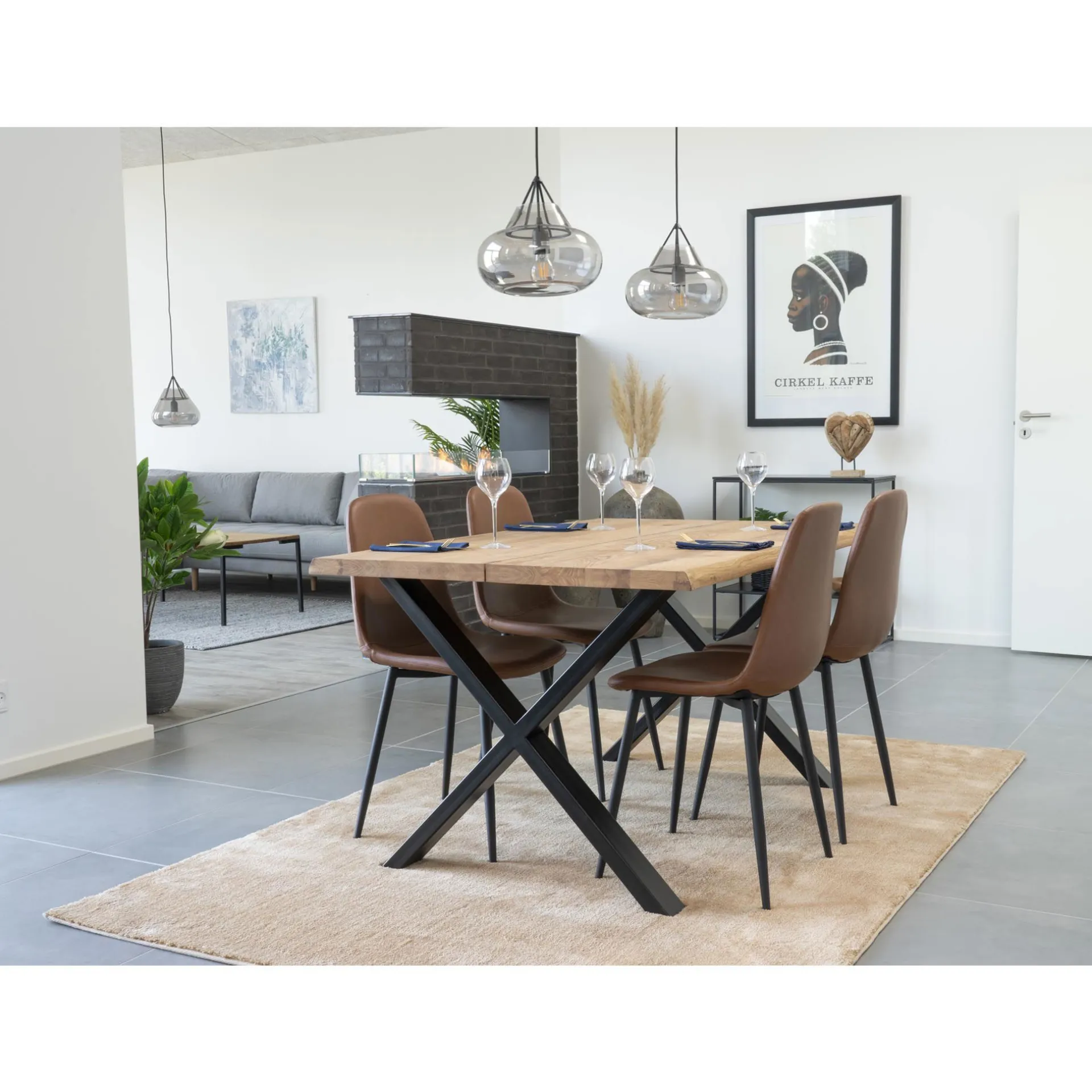 House Nordic Esstisch aus Eiche Natur mit gewellter Kante