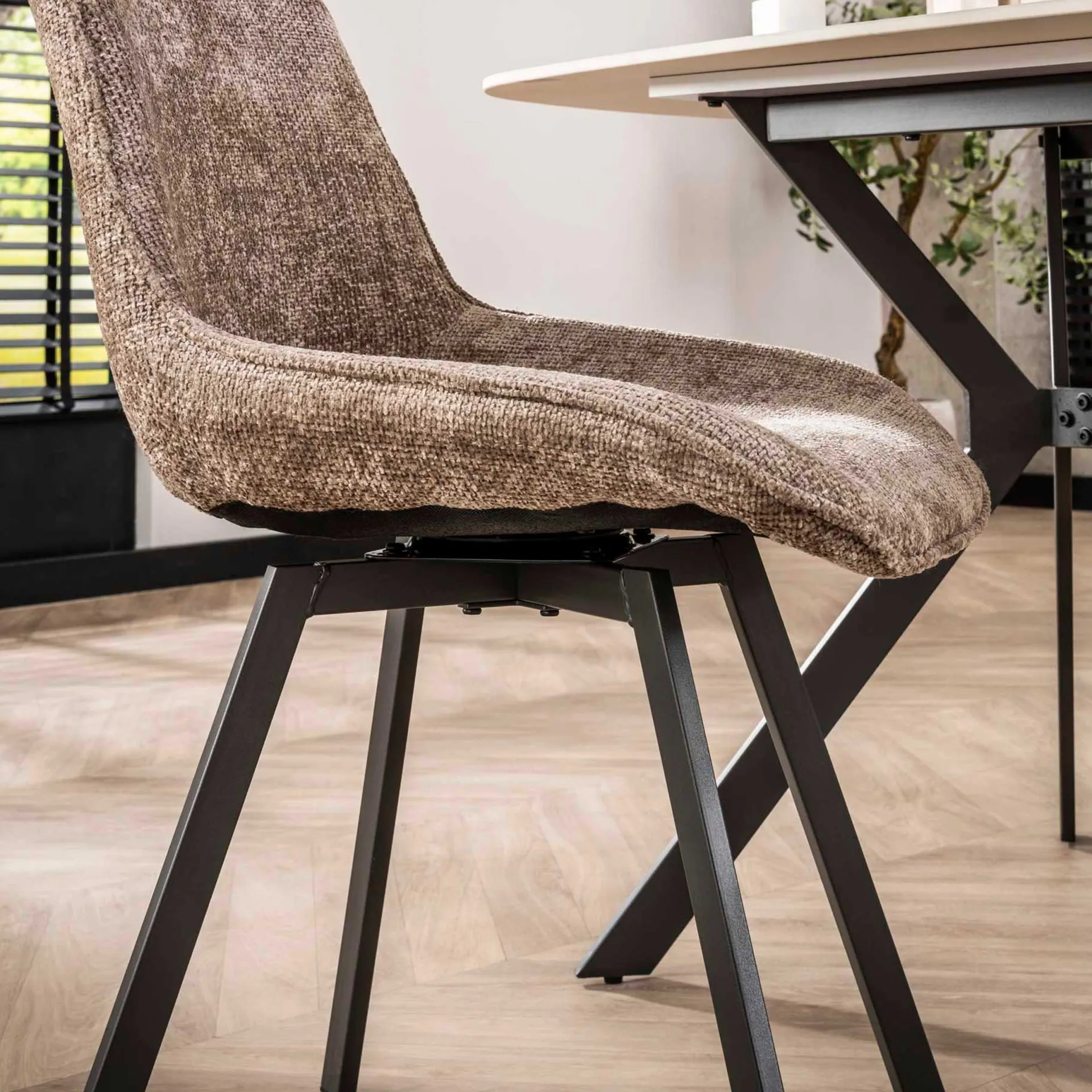 Emob Esszimmer-Drehstuhl Nuria - champagnerfarbener Chenille-Stoff
