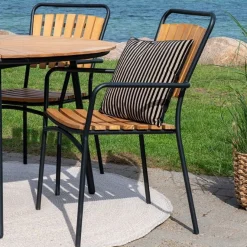 House Nordic Esszimmerstuhl aus Teakholz mit schwarzem Gestell