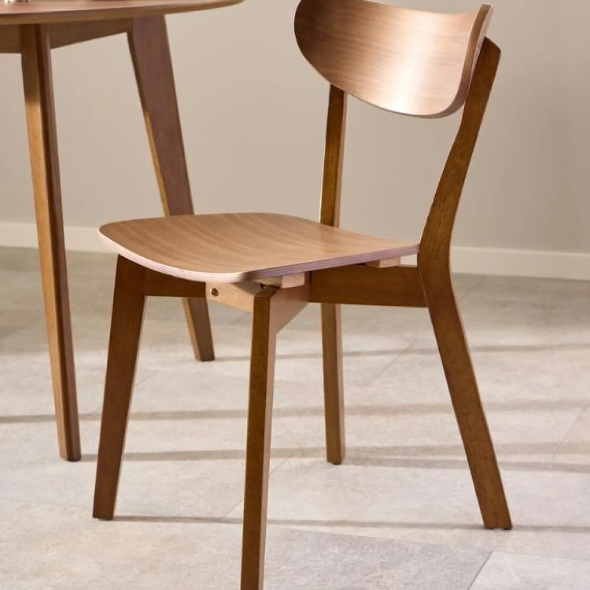 Emob Esszimmerstuhl Rover - 45x55x79,5cm - Walnussfurnier