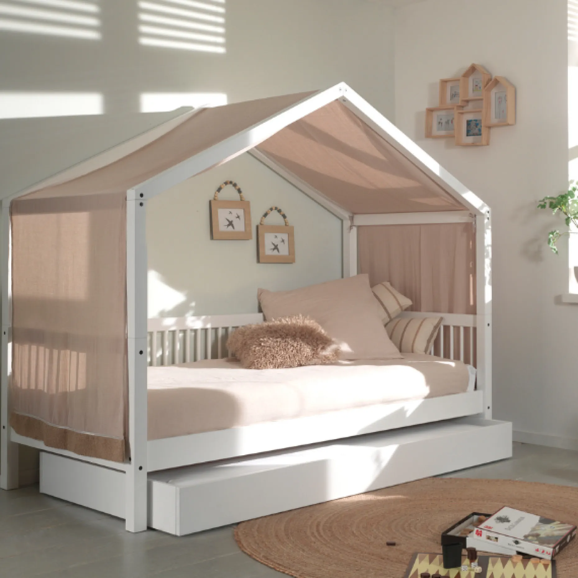 Forrest Hausbett 90x200 mit Rollbett, herunterklappbarem Schutzgitter und Bettzelt - weiß/rosa