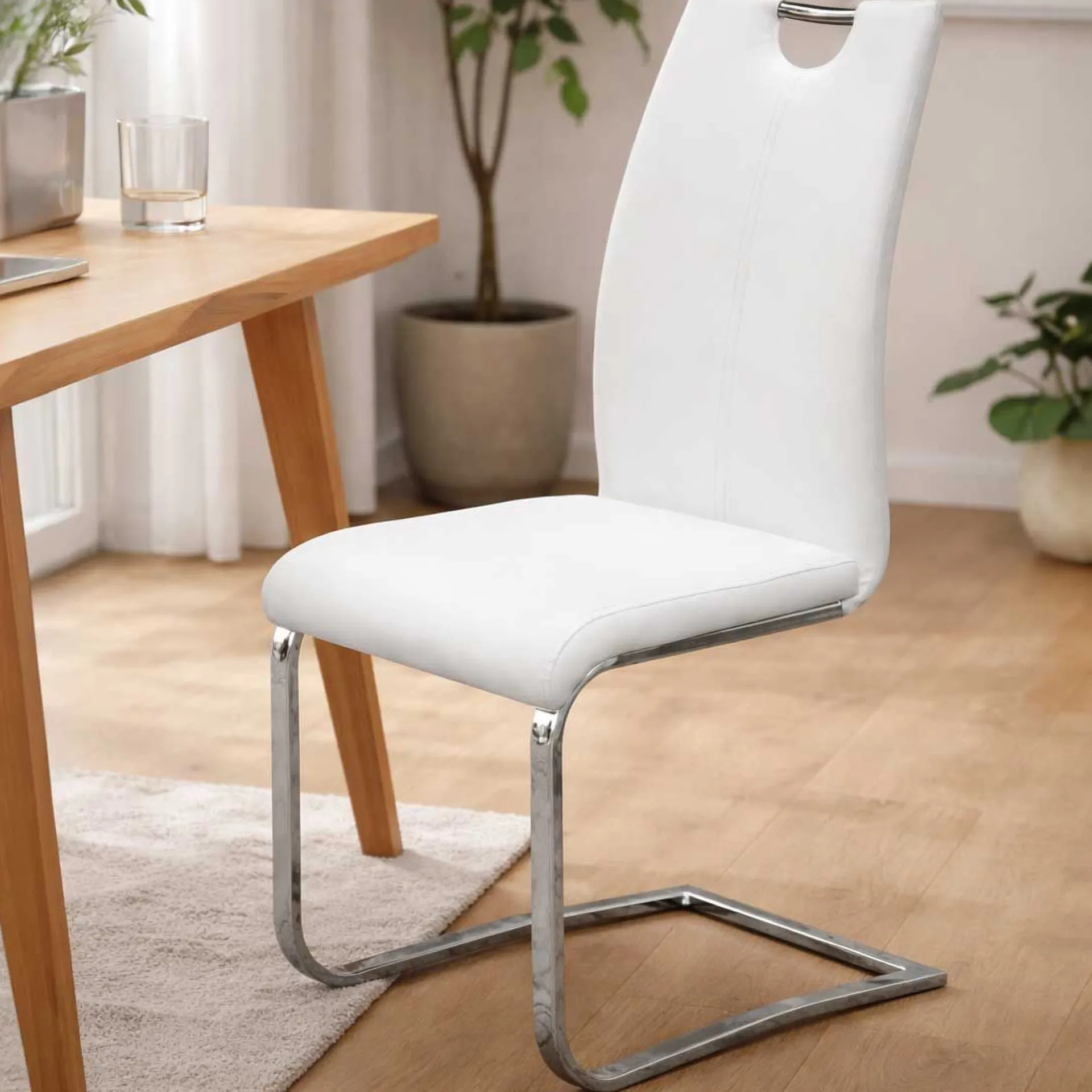 Rousseau Freischwinger Sofia -