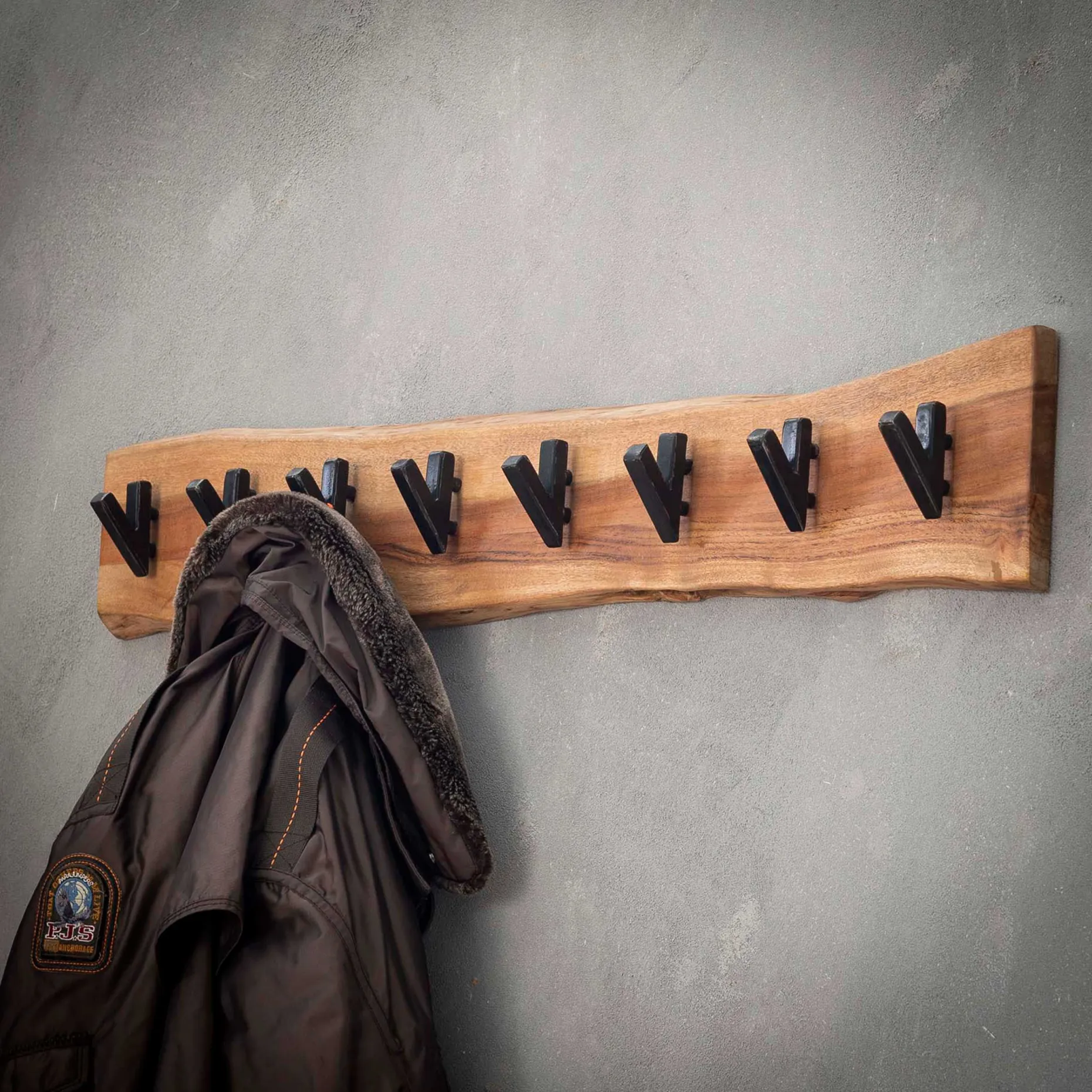Garderobe Avery 8 haken industrial - akazienholz