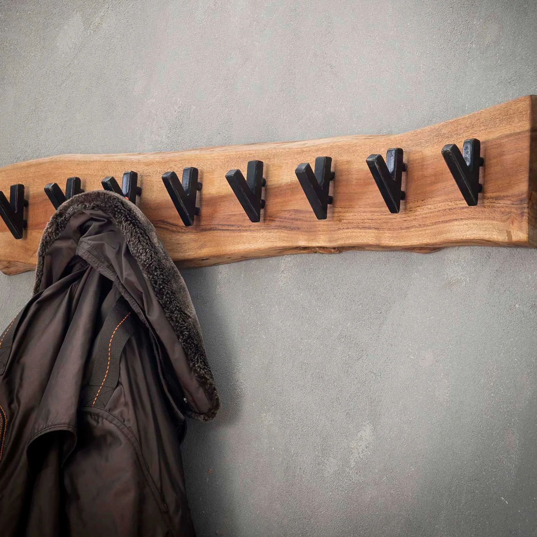 Garderobe Avery 8 haken industrial - akazienholz