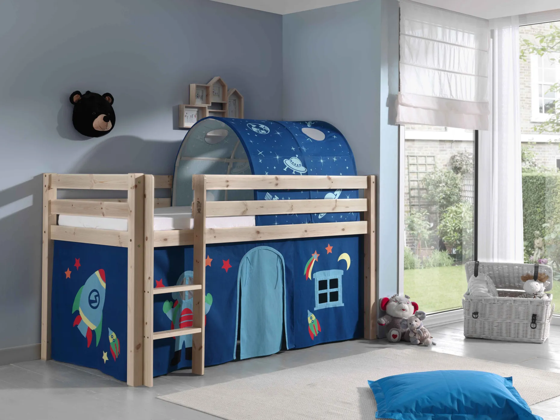 Halbhochbett Charlotte mit Bettzelt und Tunnel Astro - Kieferholz