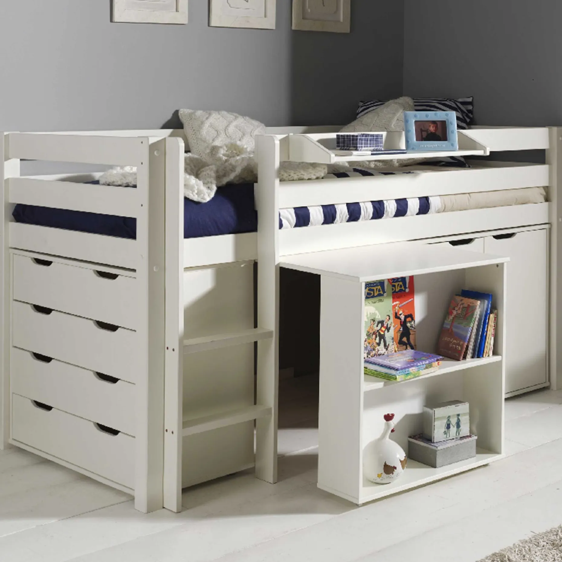 Halbhochbett Charlotte mit Regal, Schreibtisch, Kommode und Kommode - weiß