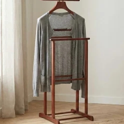 Kleiderständer mit Hosenbügel | Kirschholzdesign