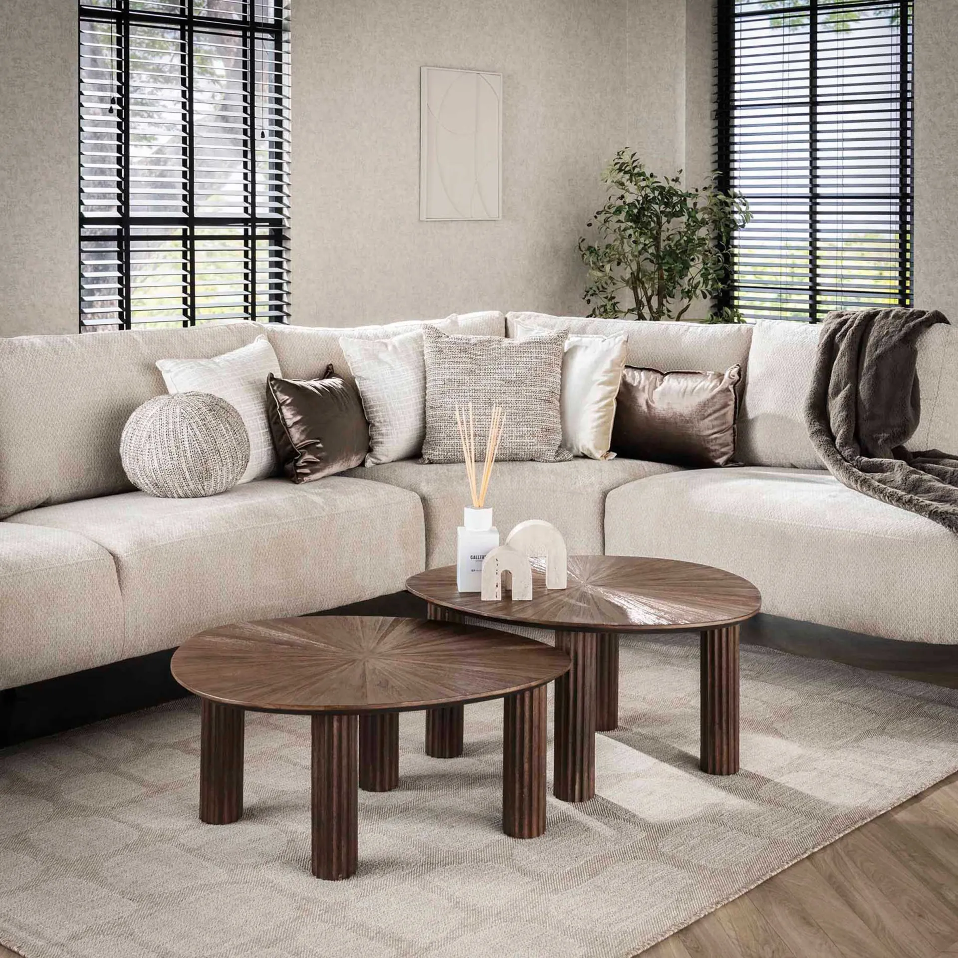 Emob Maya Teak Dreieckiger Couchtisch Set/2 - Espresso