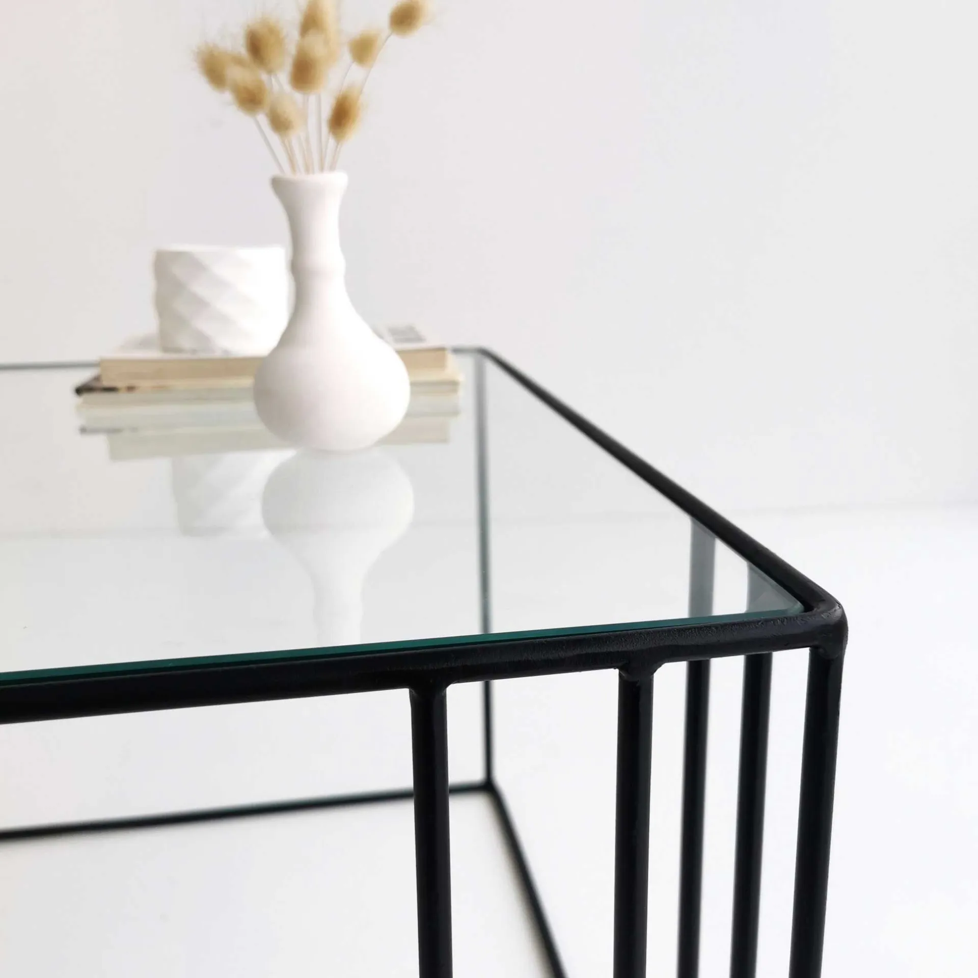 Emob Outline Couchtisch | METALLRAHMEN |