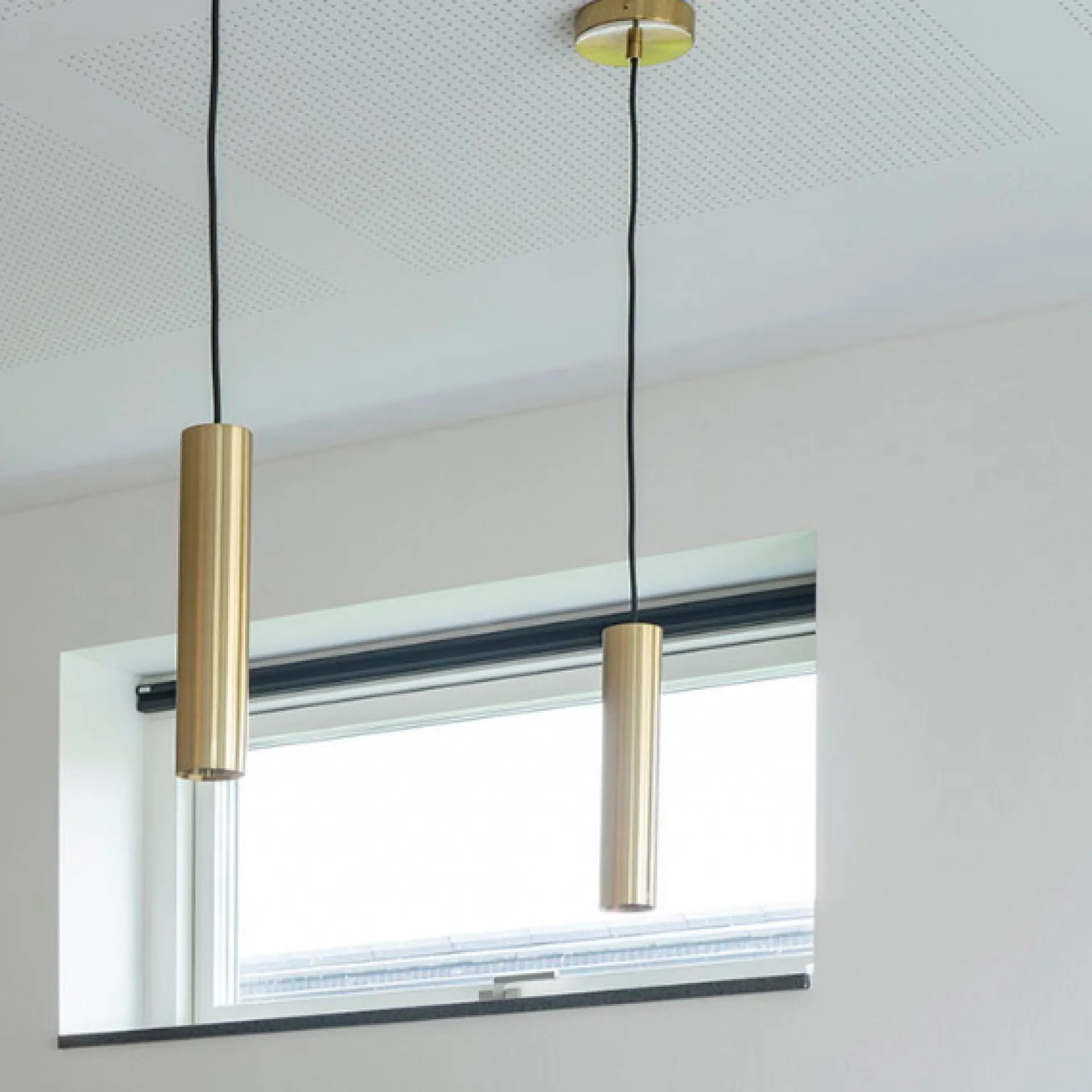 House Nordic Pariser Pendelleuchte aus Messing mit Stoffkabel