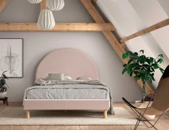 Polsterbett Maeva 140x200cm mit zwei Nachttischen - rosa Bouclé-Stoff