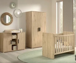 SammieBabyzimmer : Ausziehbett, Kommode mit Wickeltisch, Kleiderschrank - Eichendekor
