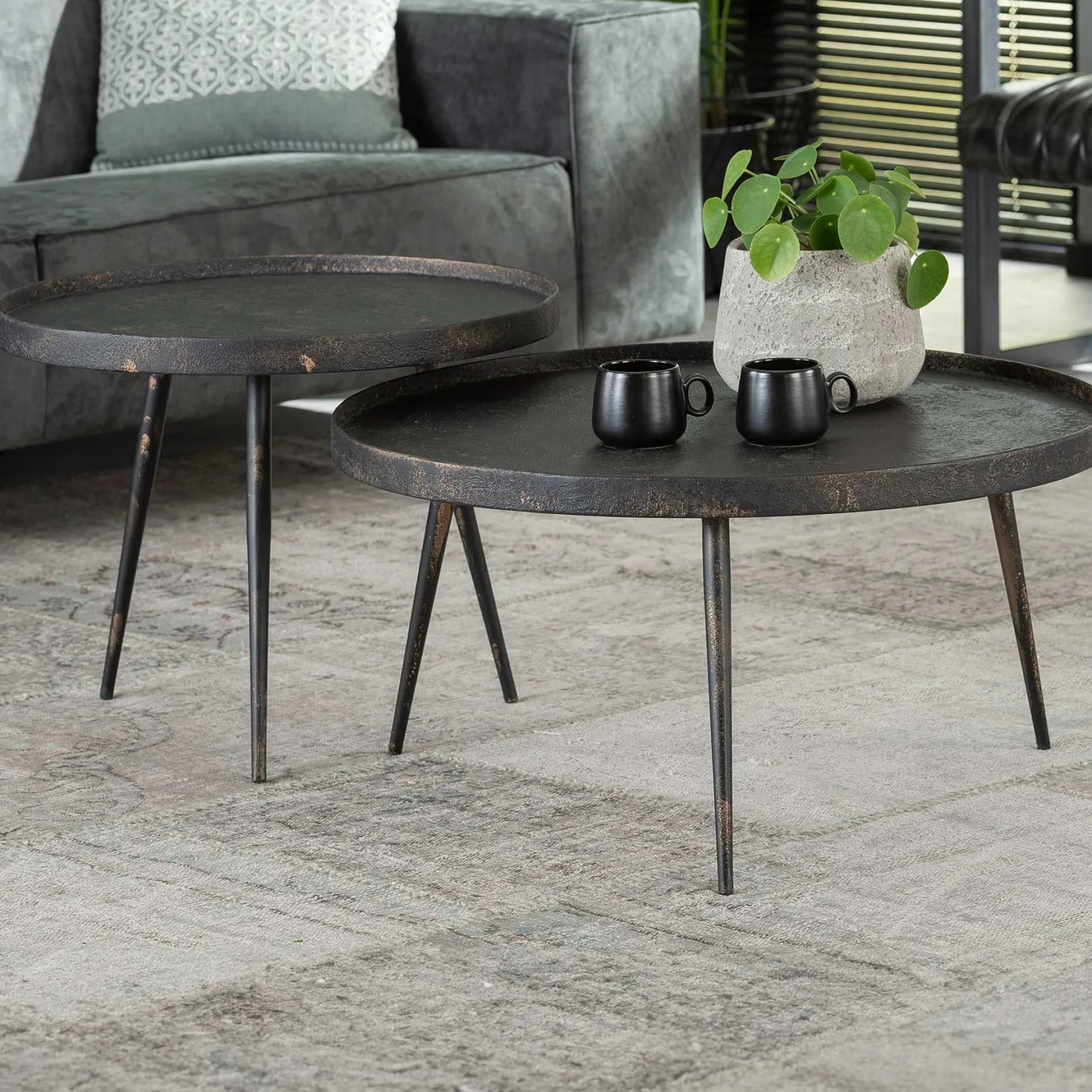 Emob Satz von 2 Couchtischen Lima ø76 industriell -