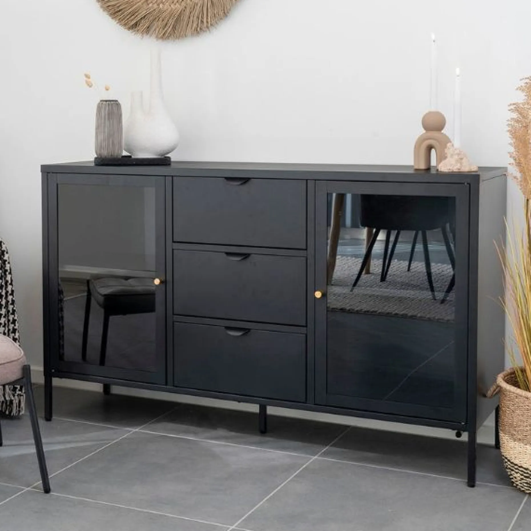 Schwarzes Dalby Sideboard mit Glastüren und Schubladen