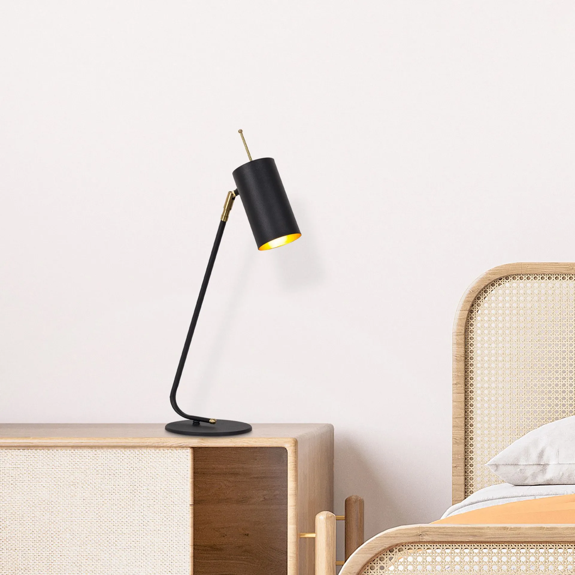 Emob Sivani Tischlampe | IRON BODY |