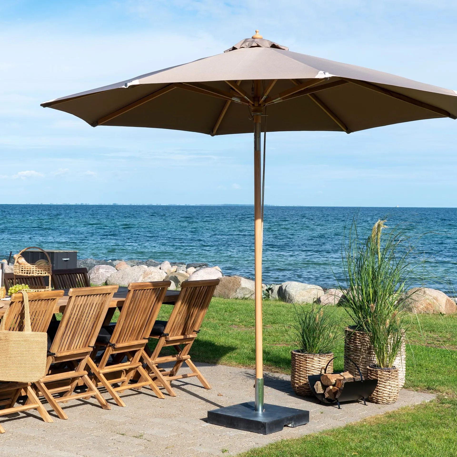 House Nordic Sonnenschirm Austin - Ø300cm - kippbar - Holz -