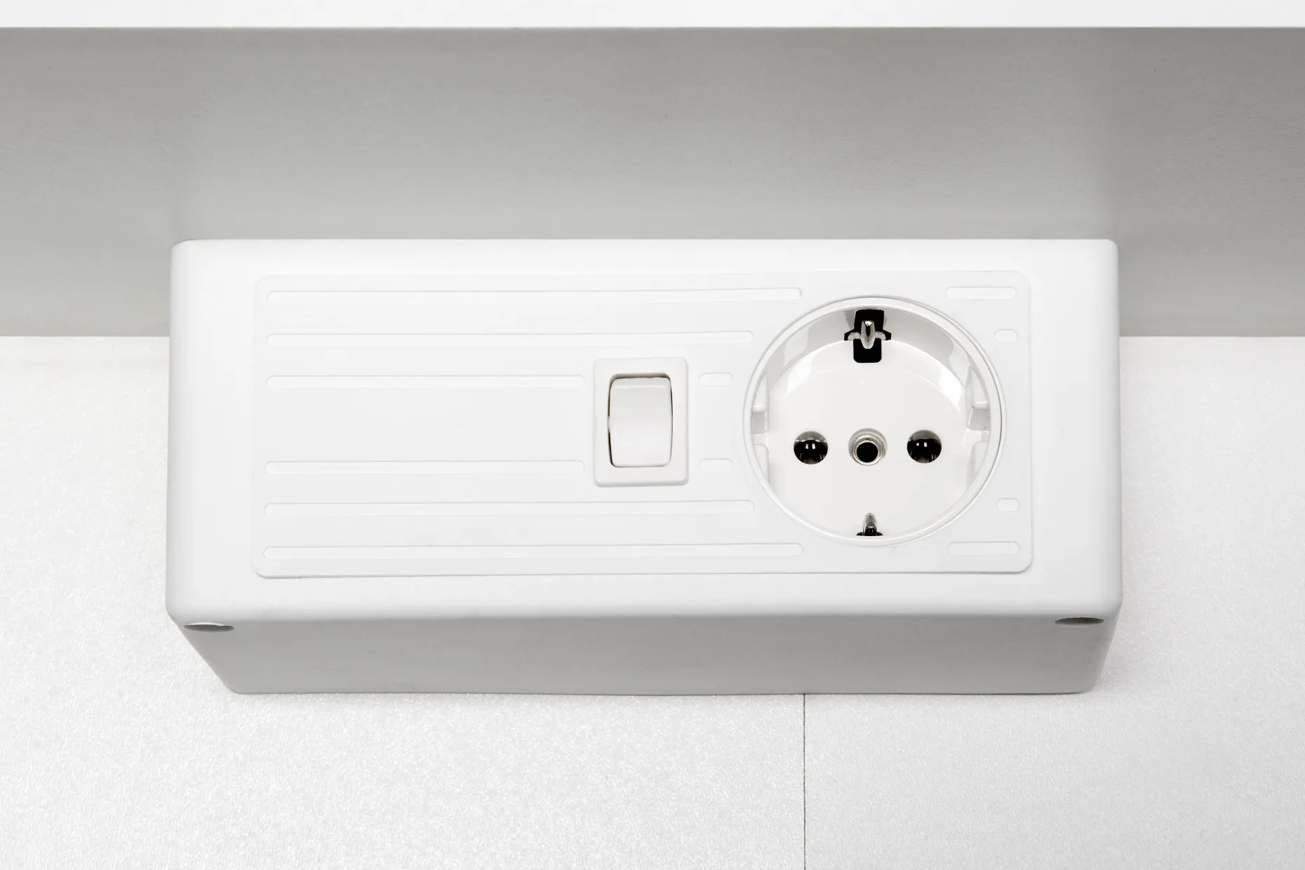 Spiegelschrank Bobbi 60cm Modell 1 3 Türen und LED-Beleuchtung - Eiche