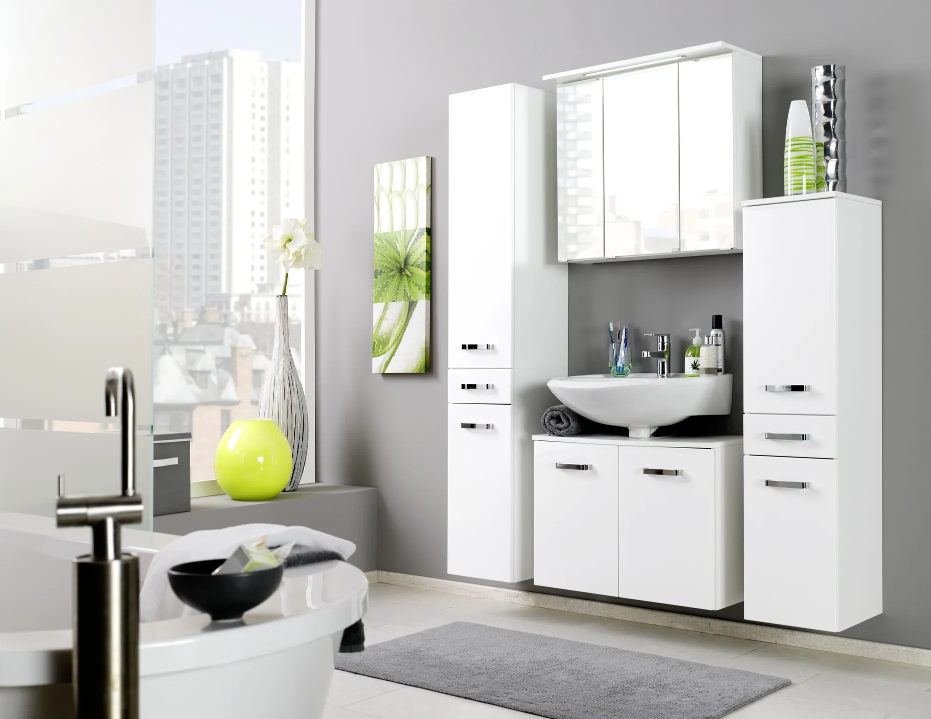 Spiegelschrank Bobbi 70cm Modell 1 3 Türen und LED-Beleuchtung - weiß