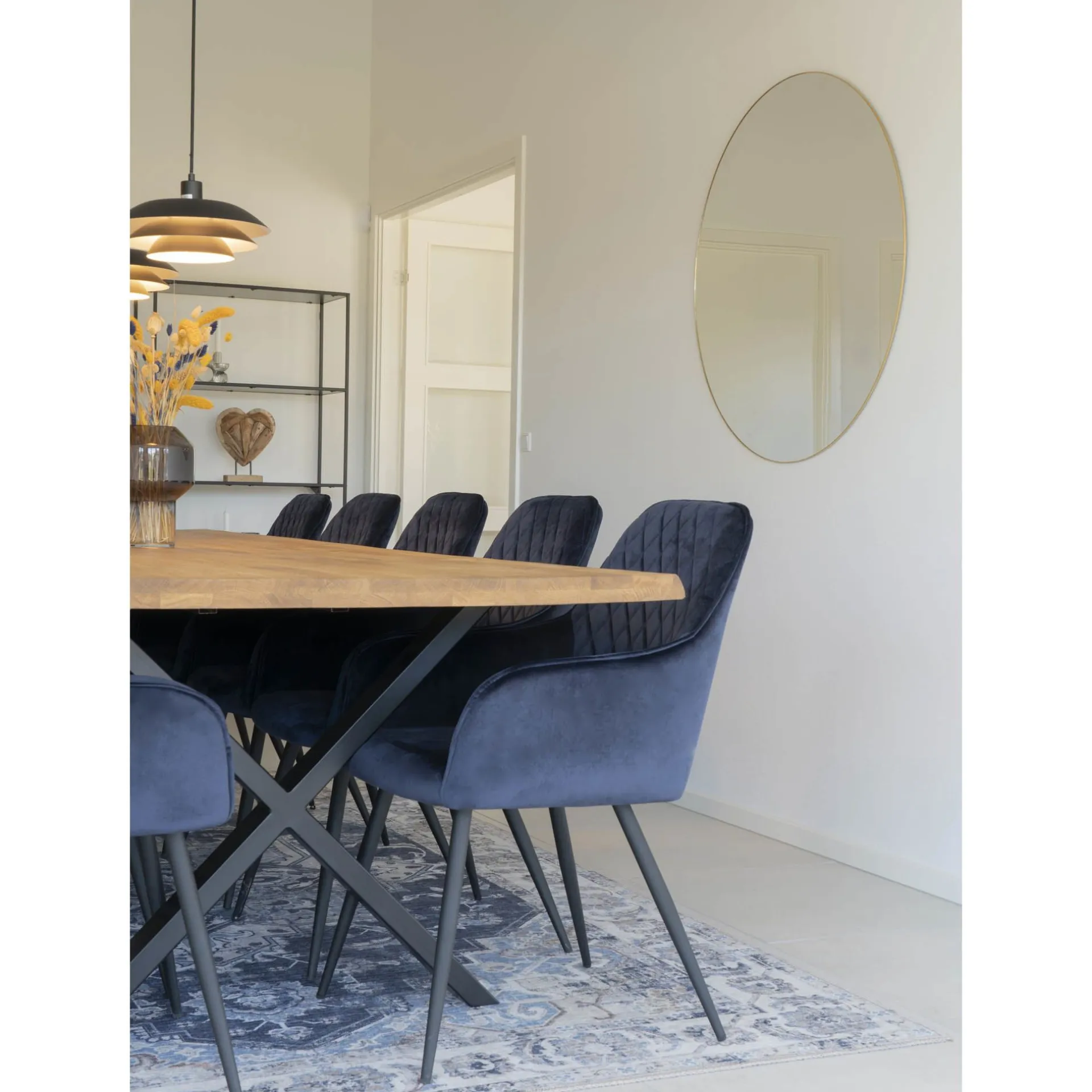 House Nordic Toulon-Esstisch aus Eiche Natur mit gewellter Kante