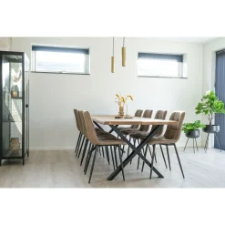 House Nordic Toulon-Esstisch aus Eiche Natur mit gewellter Kante