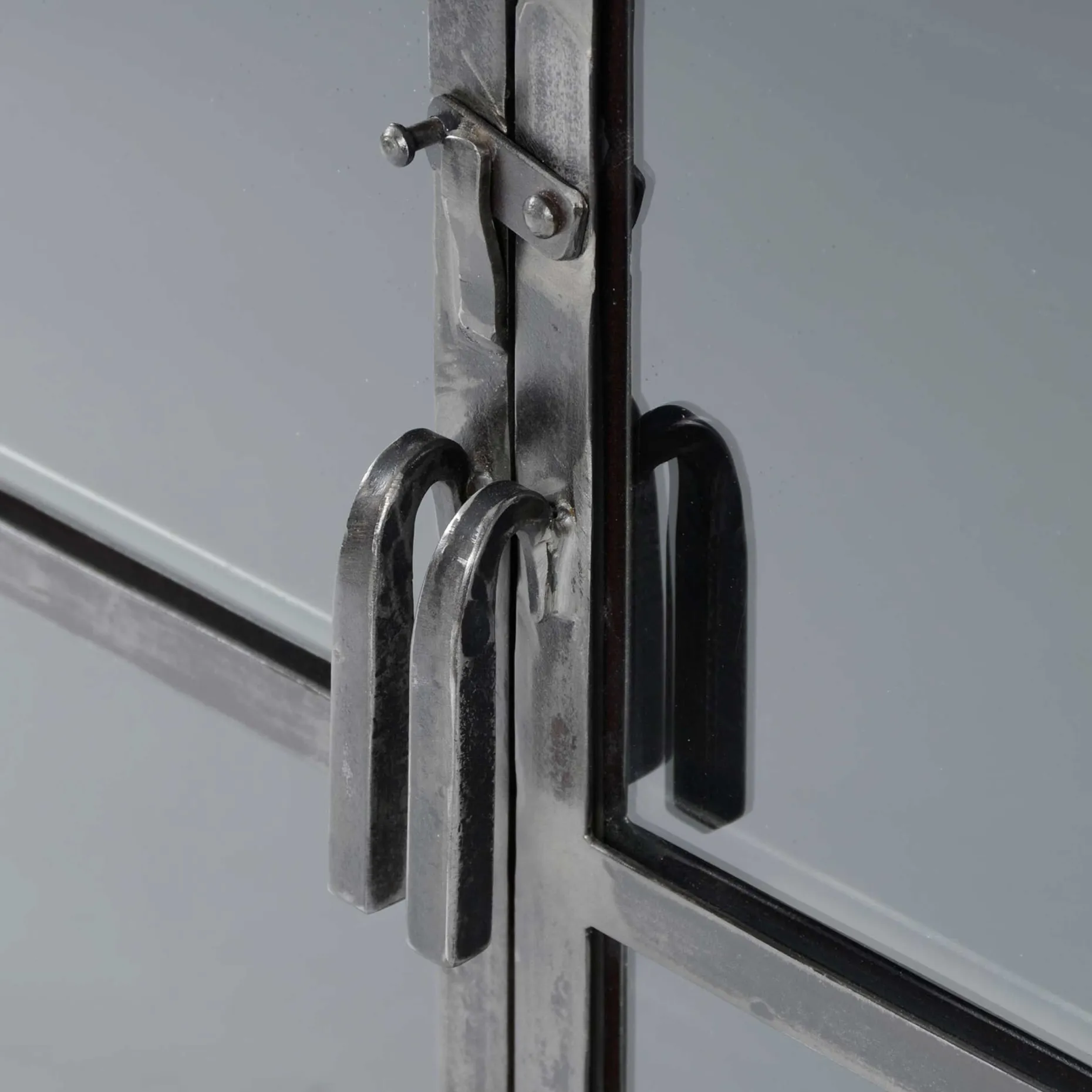 Vitrine Floß Metall